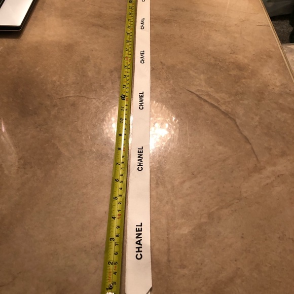 CHANEL - Picture 6 of 7